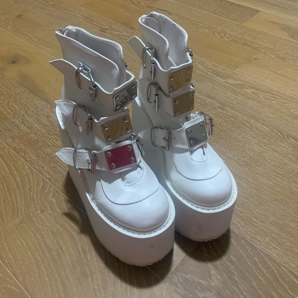 white trinity boots - Picture 3 of 3